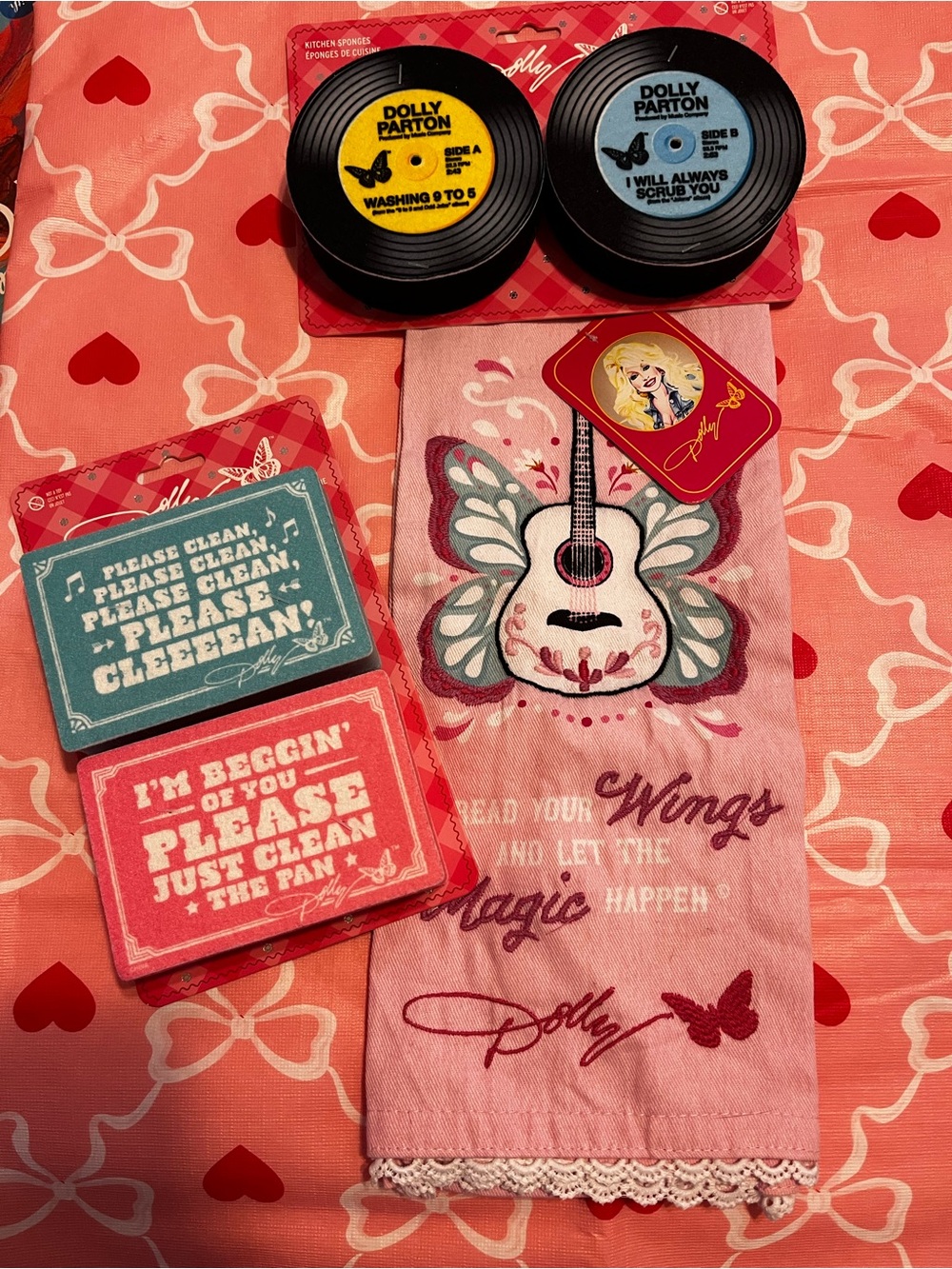 Dolly Parton tee towel with 2 sets of kitchen sponges.